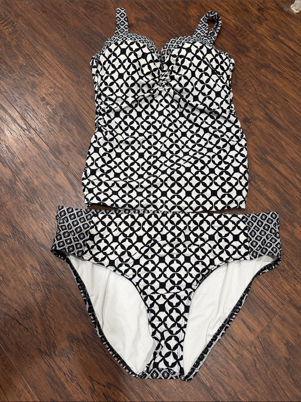 Black and White Geometric Tankini Set